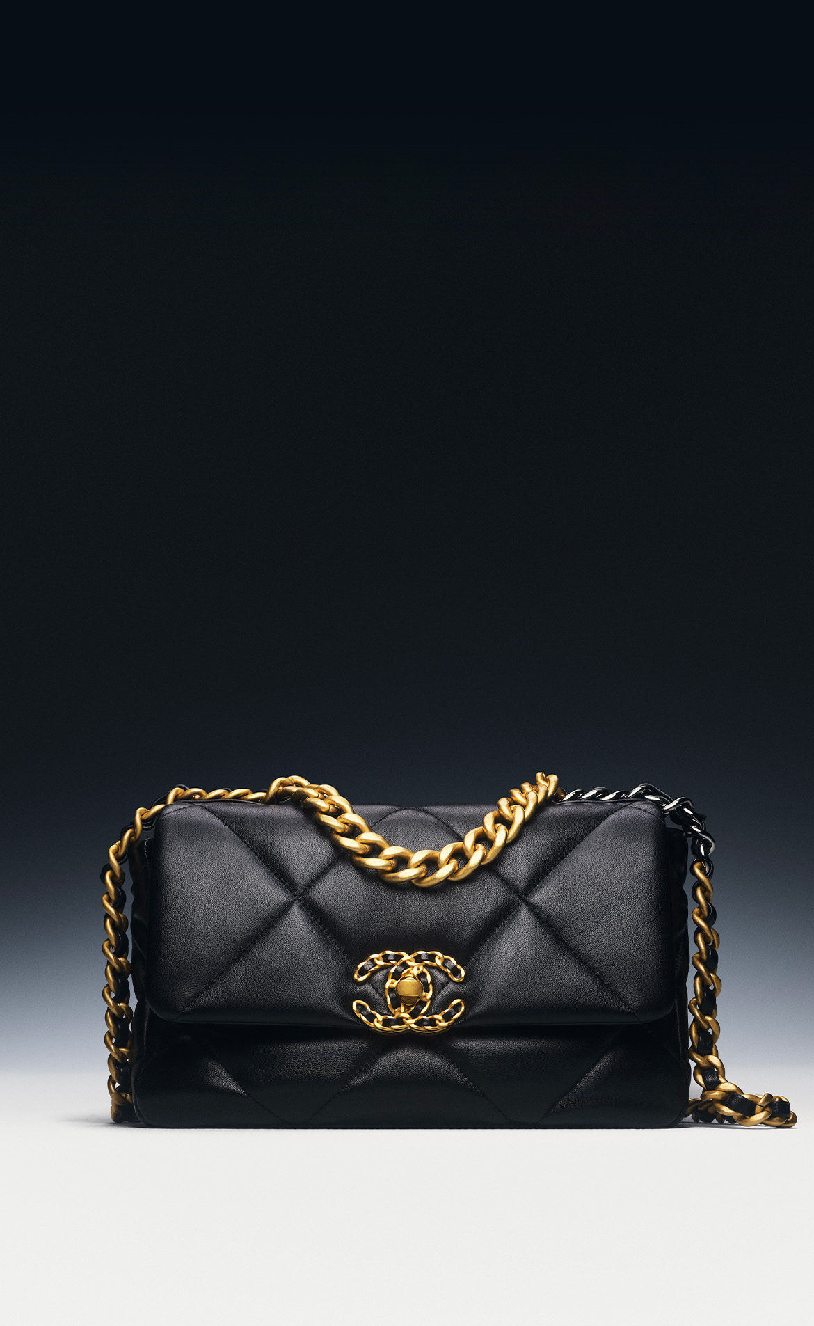 Chanel 19 手袋, 亮色小羊皮、金色金属、银色金属与钌色金属, 白